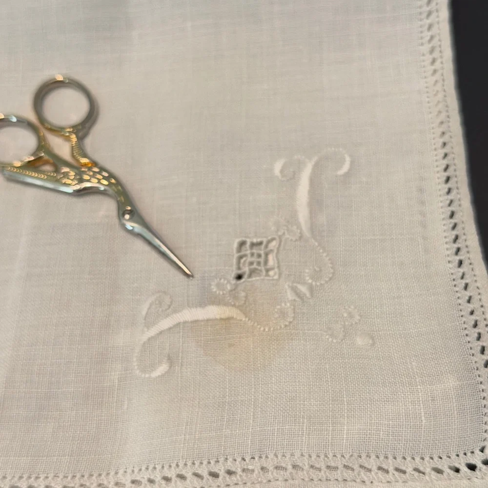 Vintage White Linen Embroidered Cutwork Table Runner and 6 Placemats Set 7pc
